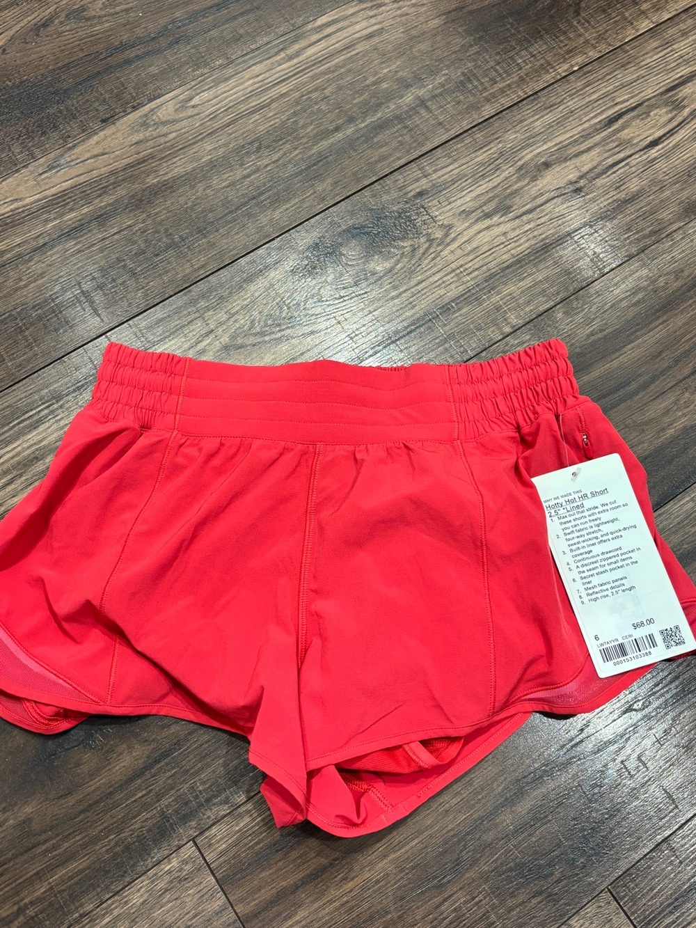 Lululemon hottie hot shorts - size 6 NWT